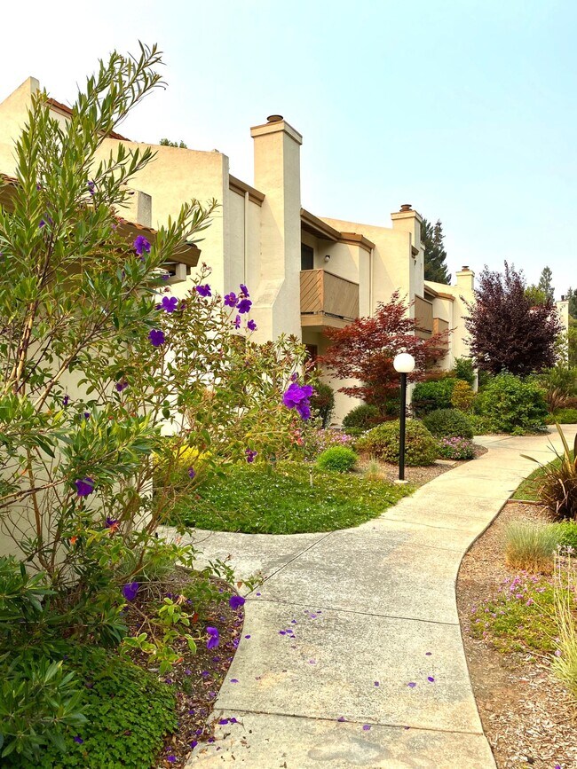 Foto del edificio - 620 Willowgate St