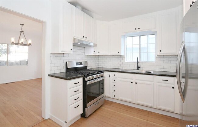 Building Photo - 1363 Armadale Ave