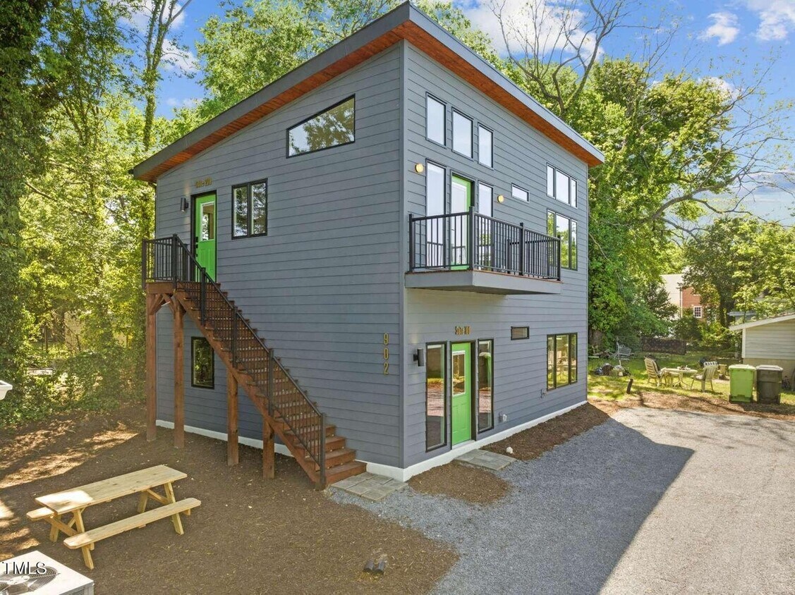 Bottom floor unit - 904 S East St