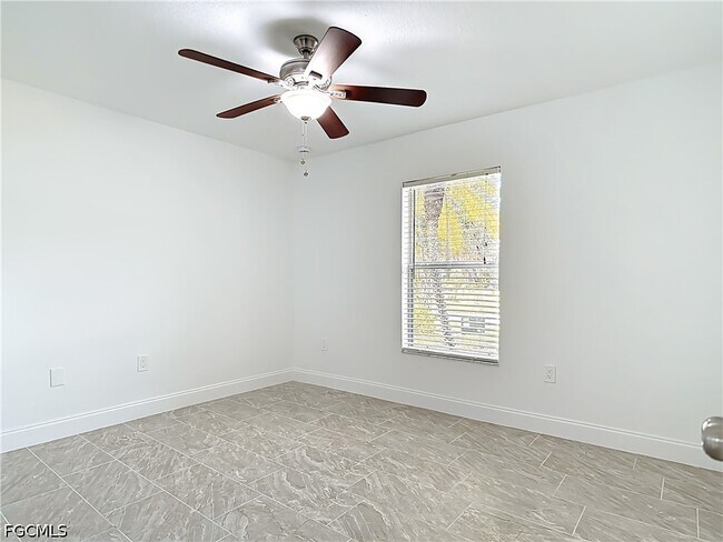 Foto del edificio - 18522 Robinson Ave