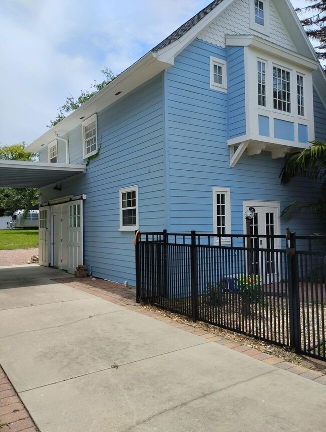 Building Photo - 936 Riverside Dr