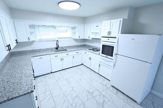 Foto del edificio - 894 Sutherland Ave