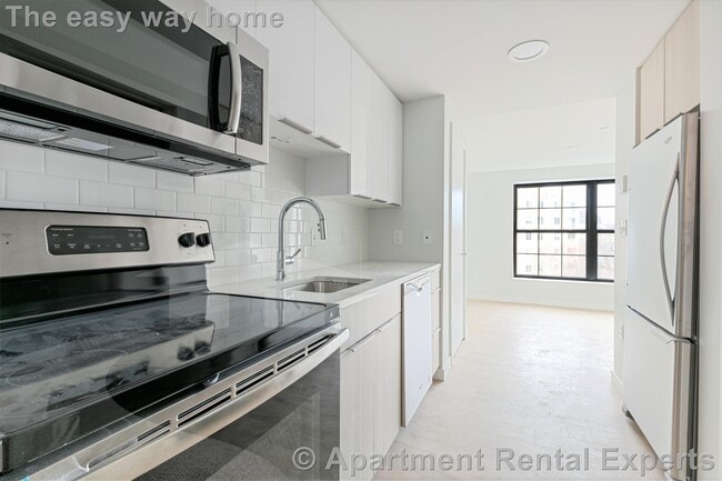 Building Photo - 10 Soden St