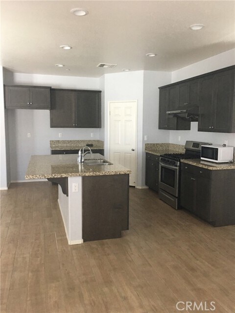 Foto del edificio - 1055 Raven Ct