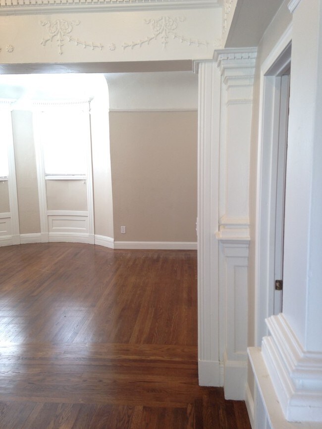 Interior Photo - 3207 Telegraph Ave