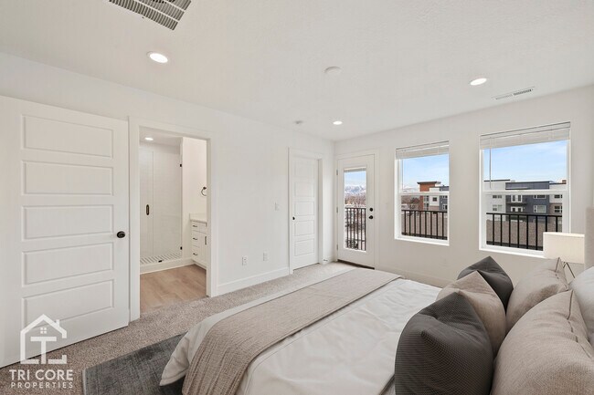 Building Photo - 140 E Lavalle-