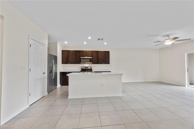 Foto del edificio - 15484 Wildflower Cir