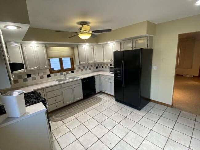 Foto del edificio - 2072 Skipton Rd