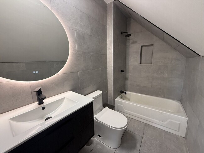 Foto del edificio - 1115 W 31st St