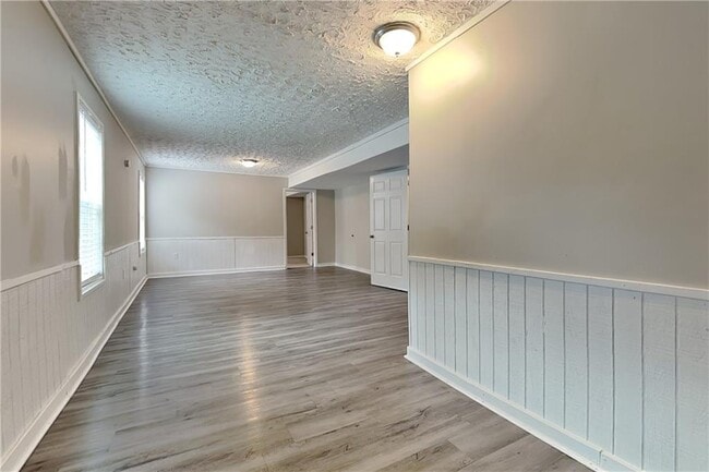 Foto del edificio - 450 Aristocrat Dr SW