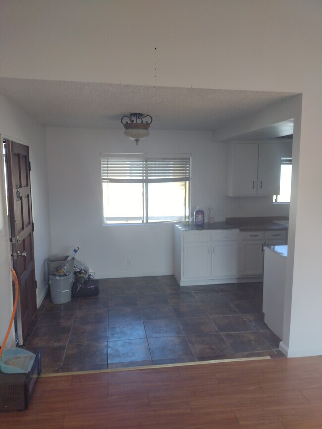 Building Photo - 16118 S Ainsworth St