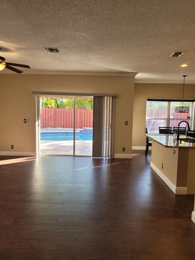 Foto del edificio - 6761 Red Reef St