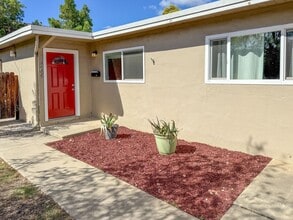 Building Photo - 269 N Livermore Ave