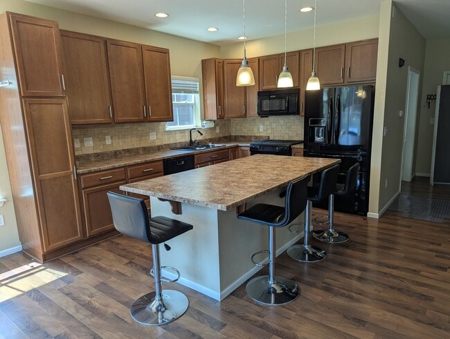 Building Photo - 1326 Bluemoon Dr
