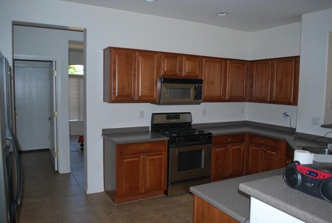 Building Photo - Large 3 Bed 2 Bath Laveen home with Pool