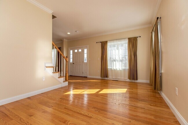 Building Photo - 8 Summer Hill Cir