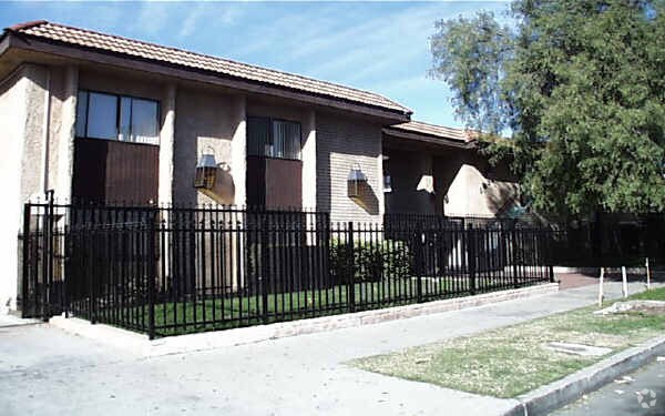 Building Photo - Garden Apartments