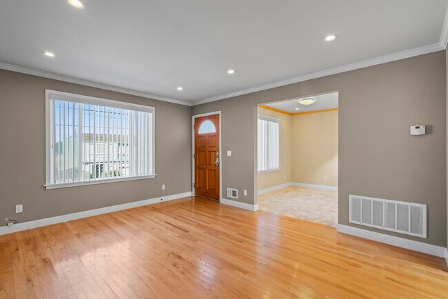 Foto del edificio - Move in. Feel at Home.