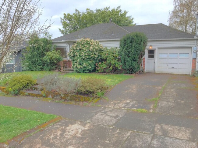 Foto del edificio - Mt. Tabor Adorable Bungalow on Quiet Stree...