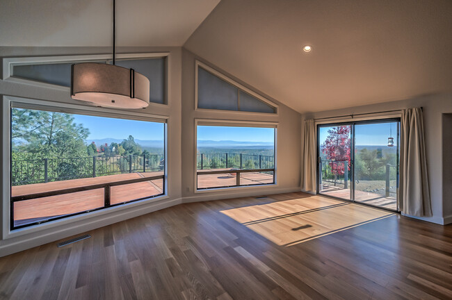 Building Photo - 8454 Crown Way