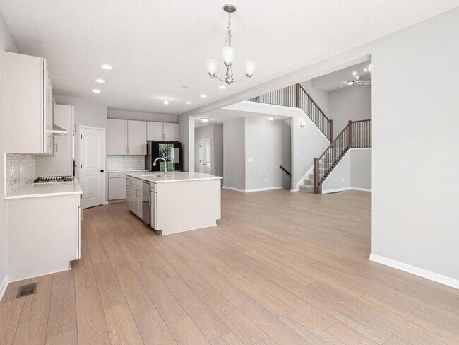 Building Photo - 37 Littondale Dr