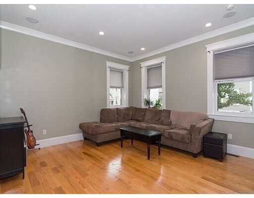 Primary Photo - 338 E St