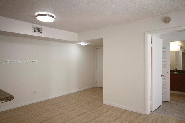 Foto del edificio - 9200 W Atlantic Blvd