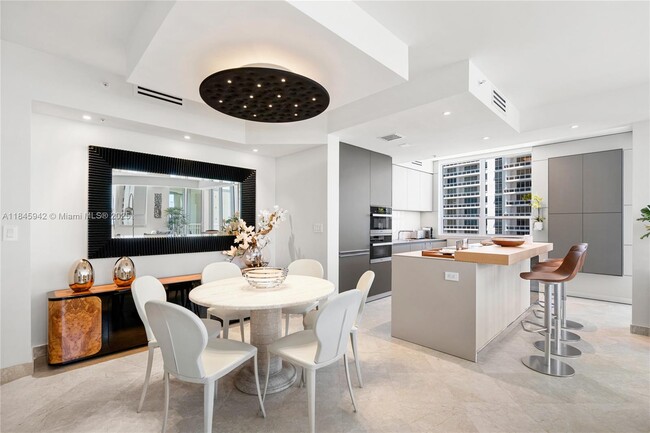 Foto del edificio - 801 Brickell Key Blvd