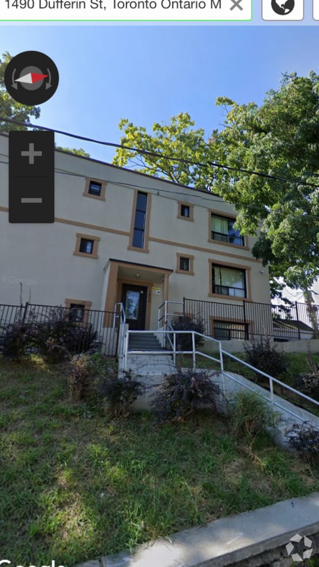 Building Photo - 1490 Dufferin St