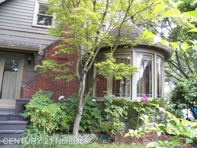 Foto del edificio - 4 br, 2 bath House - 2209 NE Klickitat St.