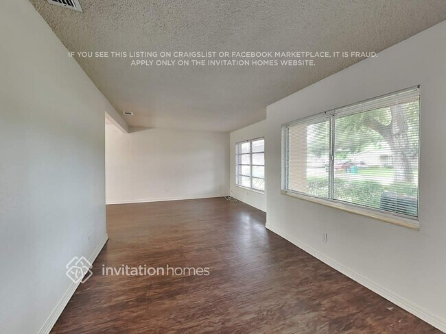 Foto del edificio - 8500 Jacaranda Ave