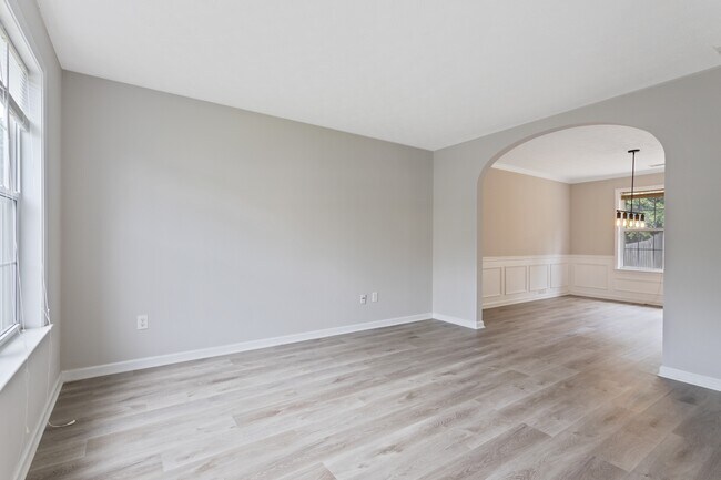 Foto del edificio - 2325 Winthrope Way Dr