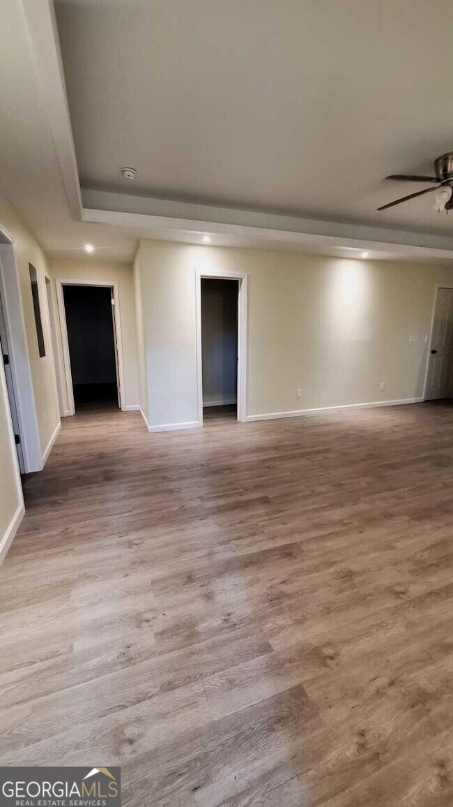 Foto del edificio - 512 Noblewood Dr