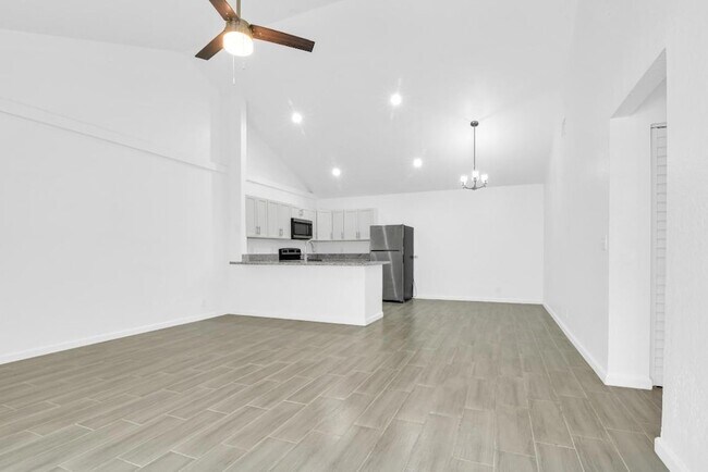 Photo - 13737 Yarmouth Dr Townhome