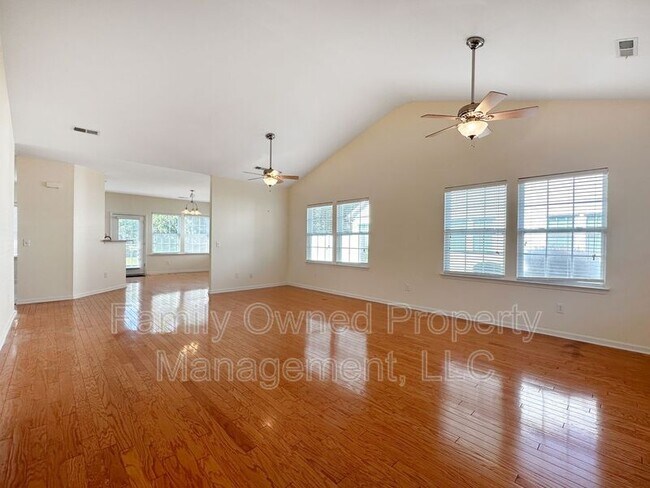 Building Photo - 182 Larissa Dr