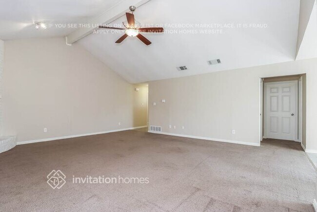 Foto del edificio - 6402 Big Springs Dr