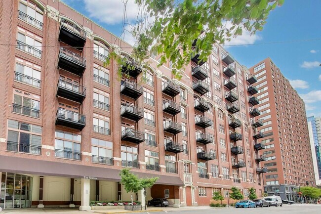 Building Photo - 360 W Illinois St