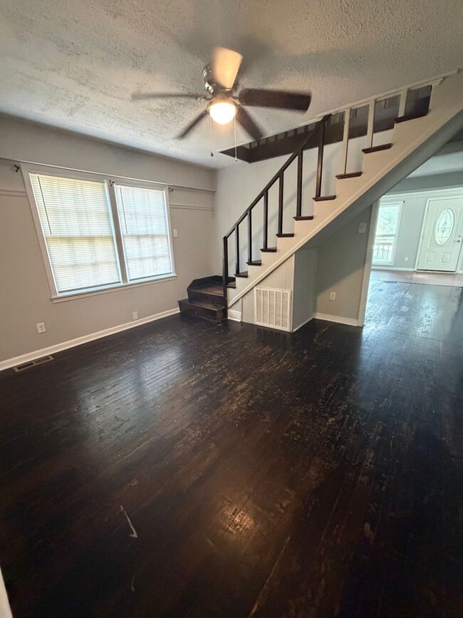 Building Photo - 615 Chester Levee Rd