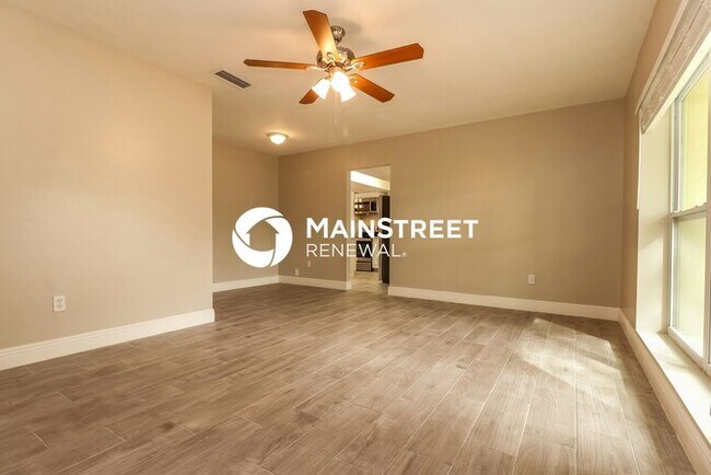 Foto del edificio - 3 Bedroom Pet-Friendly Home in LUTZ, FL with Main Street Renewal