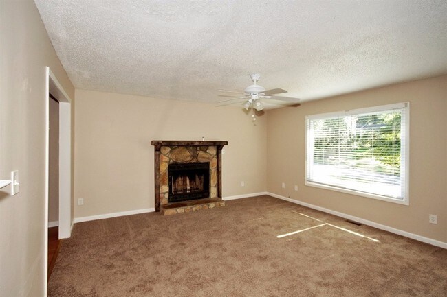 Building Photo - 5342 Memorial Ln
