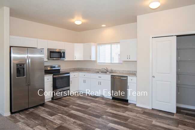 Building Photo - 855 Endeavor Wy