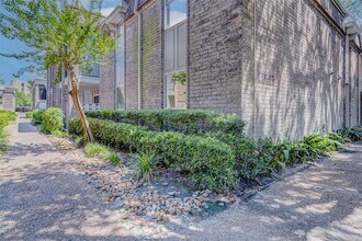 Building Photo - 7555 Katy Fwy