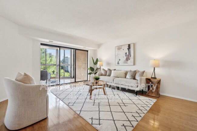 Foto del edificio - 1600 N Oak St