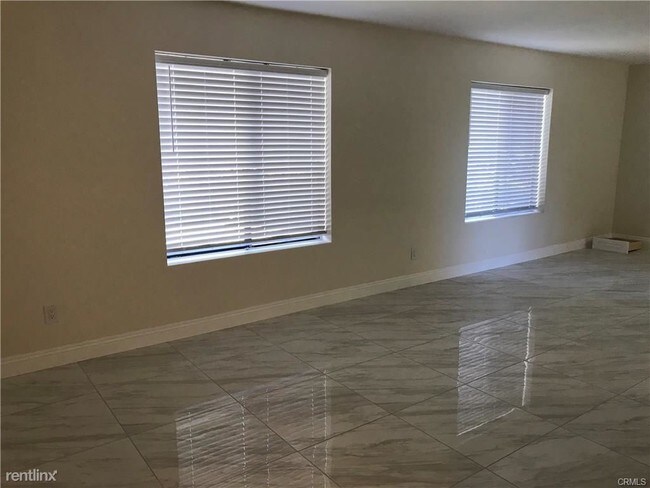 Foto del edificio - 2337 Palos Verdes Dr W