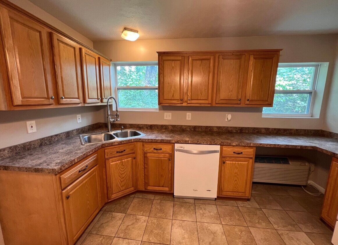 Kitchen - 275 Muse-Bishop Rd