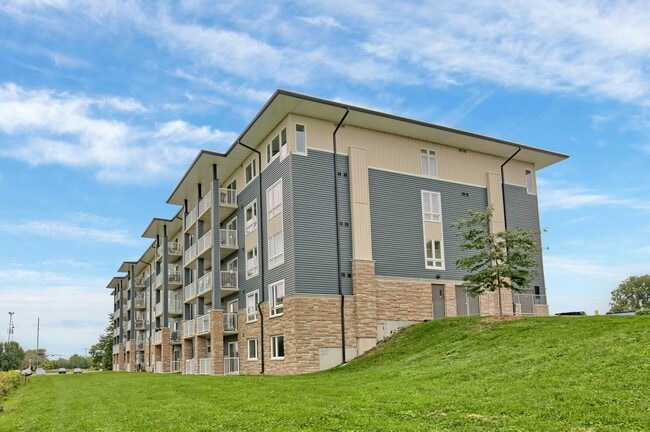 Photo du bâtiment - Ridgeway Suites Apartments