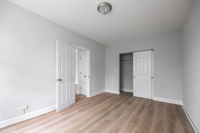 Building Photo - 2600 N Kimball Ave