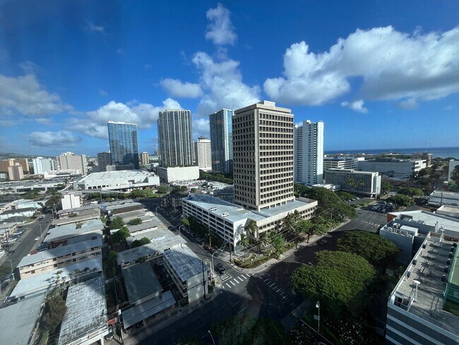 Building Photo - Moana Pacific (Honolulu/Ala Moana) 2 bedroom + den with central AC and 2 covered parking