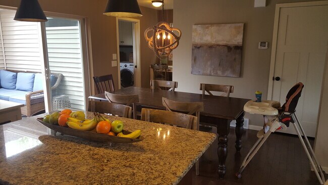 Foto del edificio - 634 Lone Oak Ln