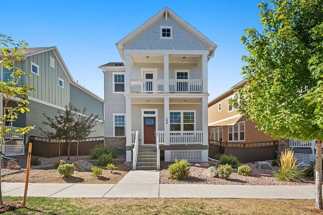 Modern 4 Bedroom, 2 Bathroom Westside Home with Balcony Views of Garden of the Gods! - Modern 4 Bedroom, 2 Bathroom Westside Home with Balcony Views of Garden of the Gods!